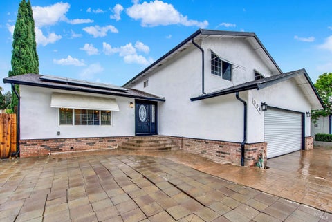 Photo of 308 Plantation Way, Vacaville, CA 95687 (MLS # 326078967)