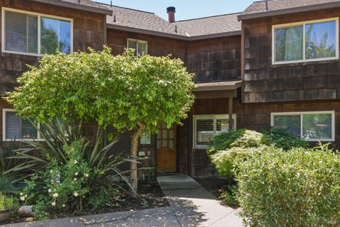 Photo of 1565 Parkway Drive, Rohnert Park, CA 94928 (MLS # 326033924)