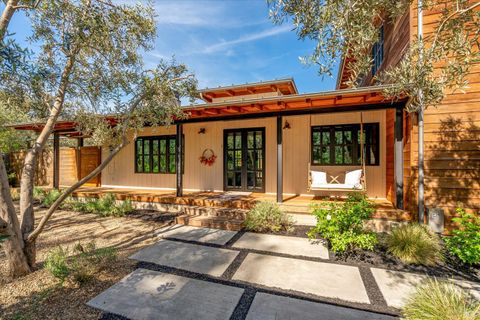 Photo of 1580 Hillview Place, Saint Helena, CA 94574 (MLS # 326025555)