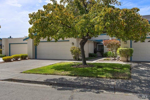 Photo of 1492 London Circle, Benicia, CA 94510 (MLS # 326073382)