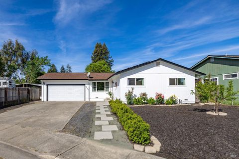 Photo of 9865 Sunray Place, Windsor, CA 95492 (MLS # 326020764)