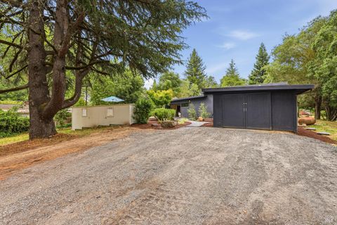 Photo of 5830 Cuneo Court, Santa Rosa, CA 95401 (MLS # 326049605)