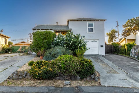 Photo of 137 Hermosa Avenue, Vallejo, CA 94589 (MLS # 326072195)