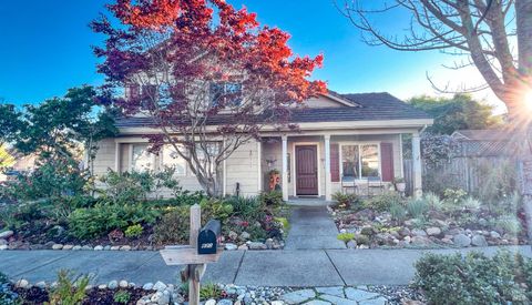 Photo of 821 Rolling Hill Drive, Petaluma, CA 94954 (MLS # 326024311)