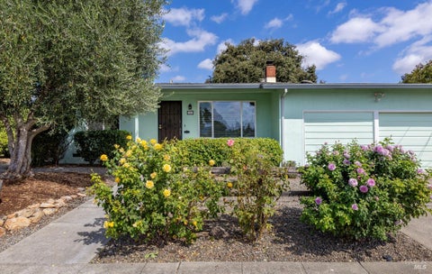 Photo of 652 Corlano Avenue, Santa Rosa, CA 95404 (MLS # 326076188)