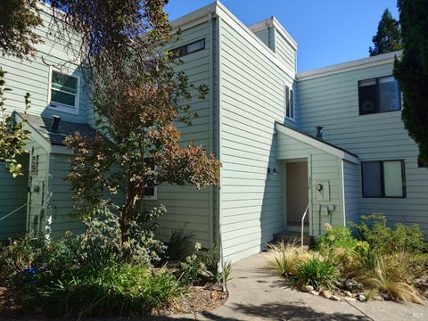 Photo of 230 Courtyards East, Windsor, CA 95492 (MLS # 326067038)