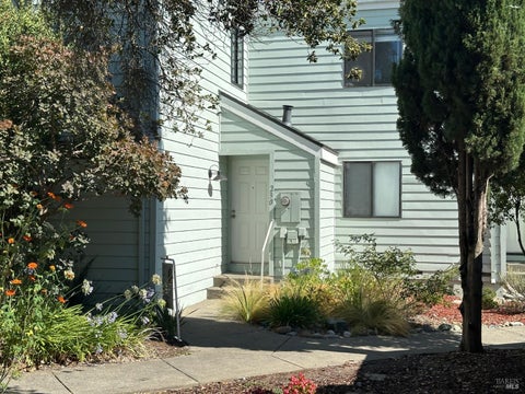Photo of 230 Courtyards East, Windsor, CA 95492 (MLS # 326067038)