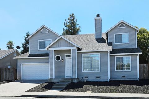 Photo of 948 Shadywood Circle, Suisun City, CA 94585 (MLS # 326040364)