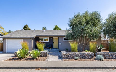 Photo of 804 Josephine Lane, Healdsburg, CA 95448 (MLS # 326079913)