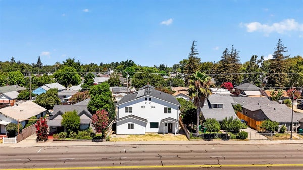 425 E LODI AVE, LODI, CA 95240 - Image fe58cf4b366604546da4f62f862d5d0c/653839478