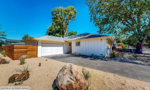 Photo of 2257 Yucca Street, Santa Rosa, CA 95405 (MLS # 326024312)