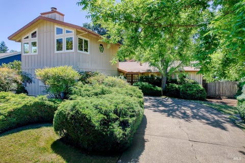 Photo of 1454 Escalero Road, Santa Rosa, CA 95409 (MLS # 326041814)
