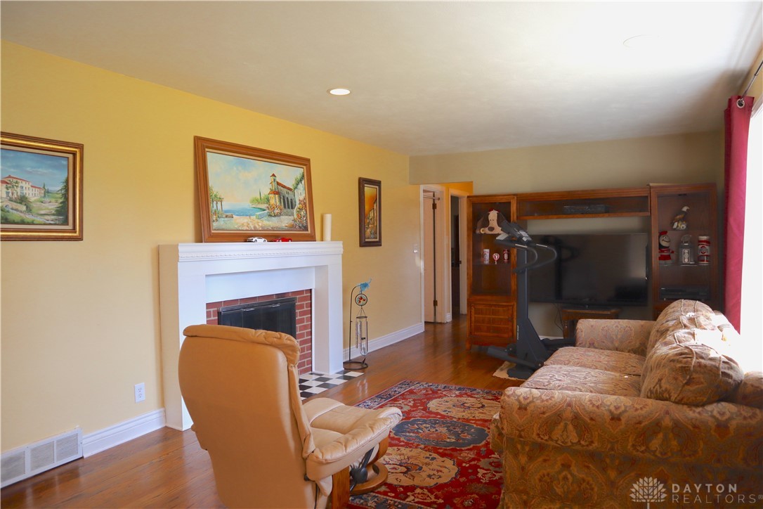 6376 Lander Lane, Dayton, Ohio image 16