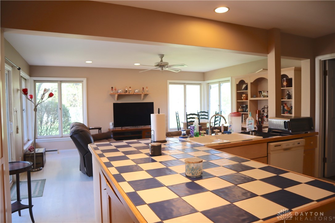 6376 Lander Lane, Dayton, Ohio image 40