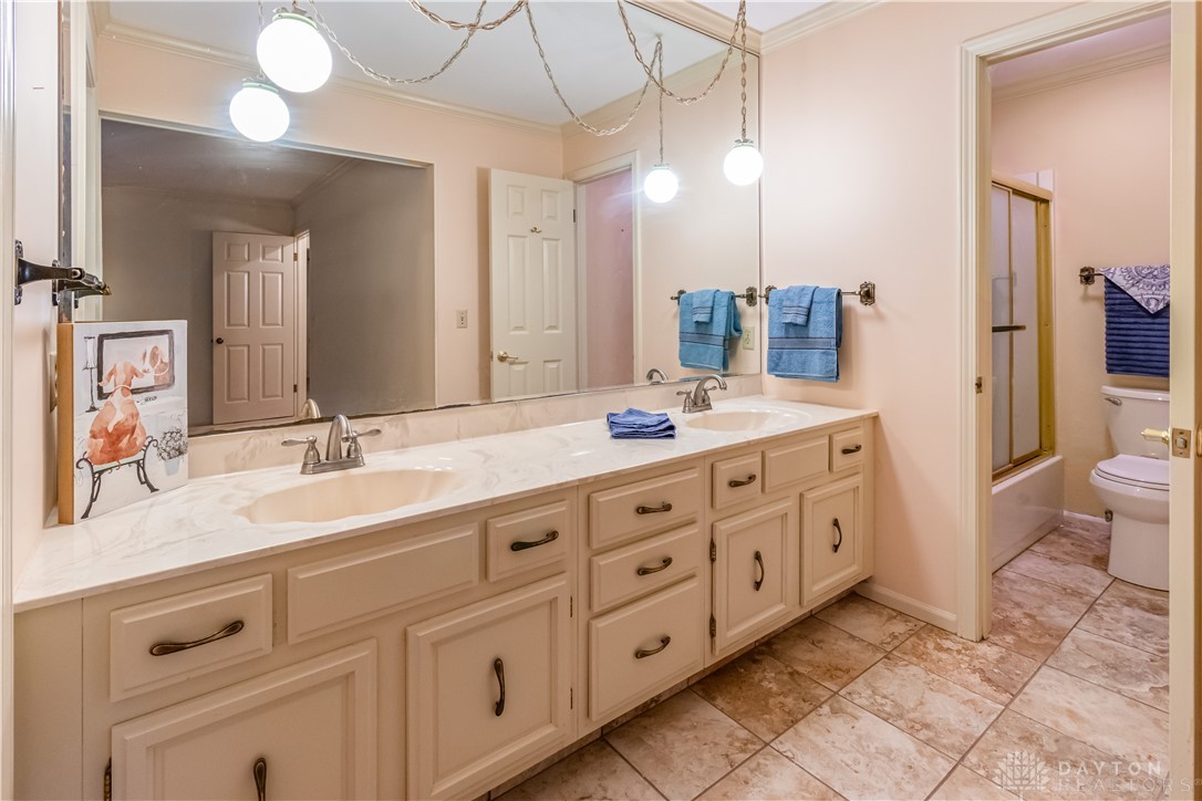 Troy, Ohio 45373, United States, 3 Bedrooms Bedrooms, ,2 BathroomsBathrooms,Residential,Pending,210954