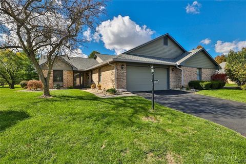 Photo of 1920 Wedgewood Circle, Springfield, OH 45503 (MLS # 946318)