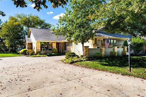 Photo of 373 Weathersfield Drive, Dayton, OH 45440 (MLS # 947127)