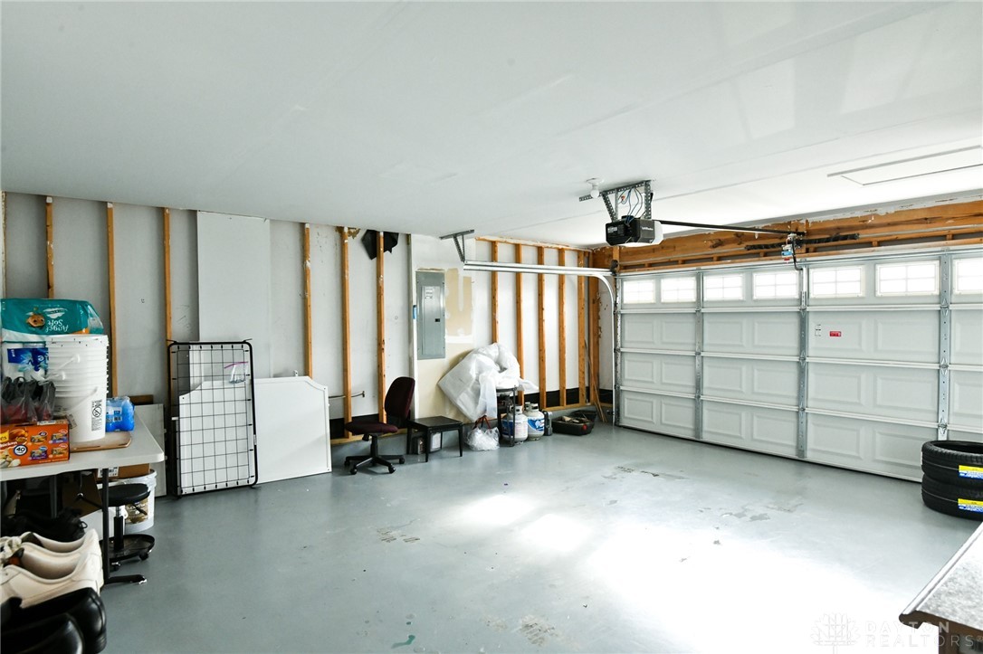 Tipp City, Ohio 45371, United States, 5 Bedrooms Bedrooms, ,5 BathroomsBathrooms,Residential,Pending,23621