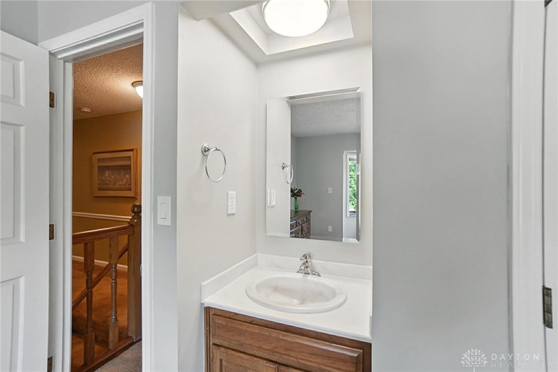 Centerville, Ohio 45459, United States, 4 Bedrooms Bedrooms, ,3 BathroomsBathrooms,Residential,Pending,160117