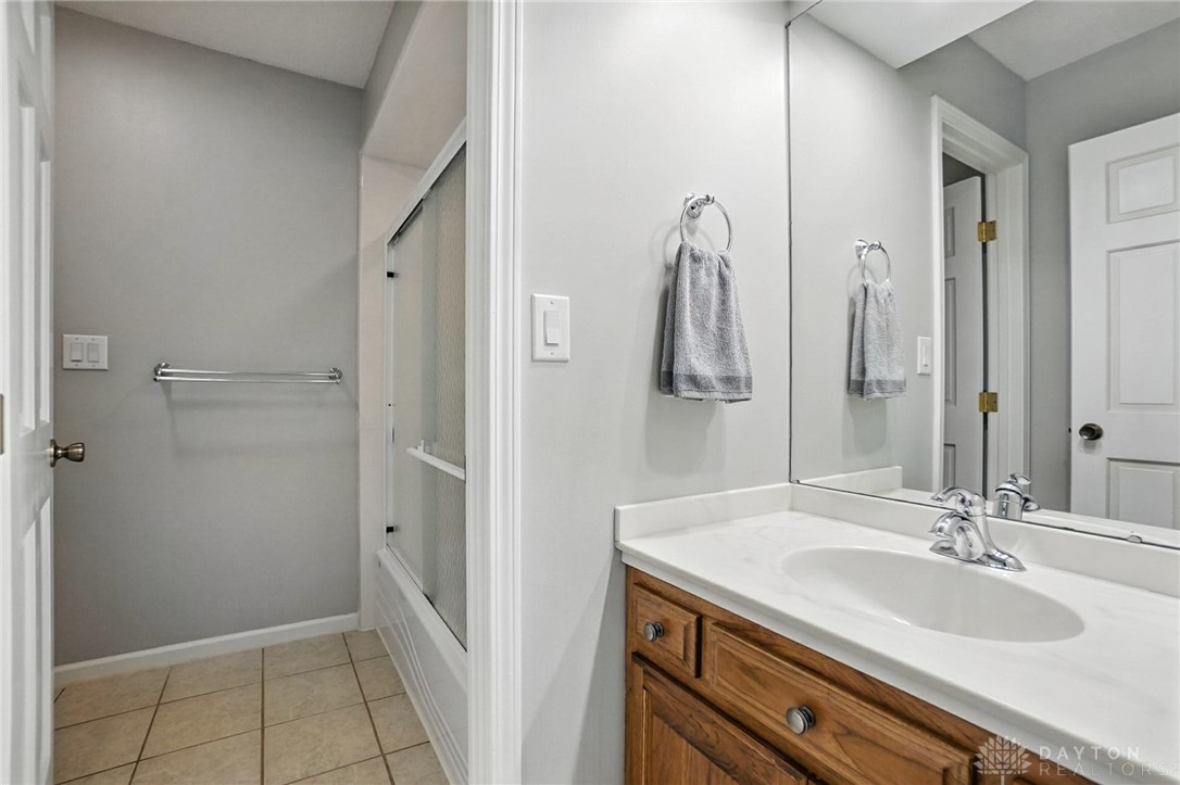 Centerville, Ohio 45459, United States, 4 Bedrooms Bedrooms, ,3 BathroomsBathrooms,Residential,Pending,160117