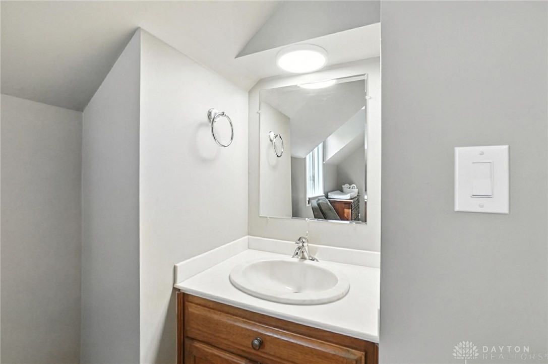 Centerville, Ohio 45459, United States, 4 Bedrooms Bedrooms, ,3 BathroomsBathrooms,Residential,Pending,160117