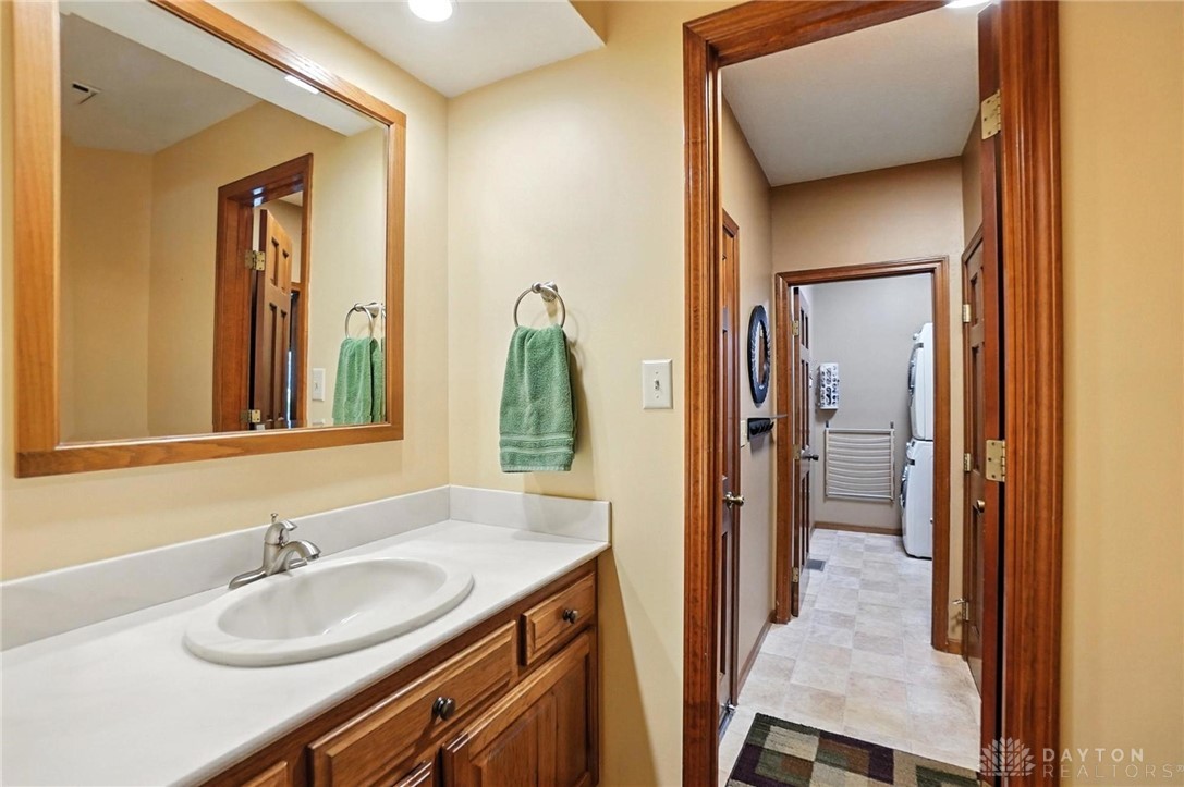 Centerville, Ohio 45459, United States, 4 Bedrooms Bedrooms, ,3 BathroomsBathrooms,Residential,Pending,160117