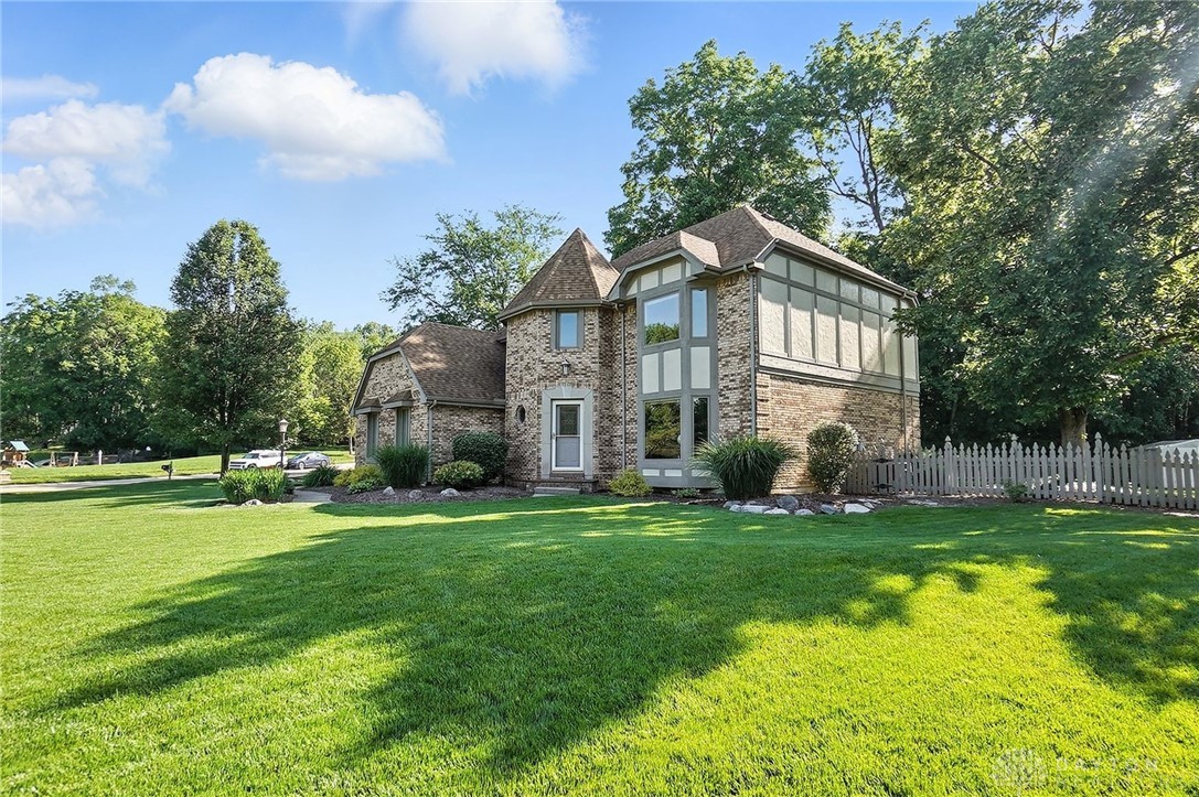 Centerville, Ohio 45459, United States, 4 Bedrooms Bedrooms, ,3 BathroomsBathrooms,Residential,Pending,160117