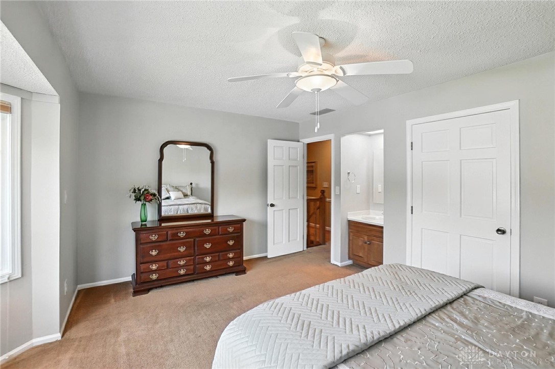 Centerville, Ohio 45459, United States, 4 Bedrooms Bedrooms, ,3 BathroomsBathrooms,Residential,Pending,160117