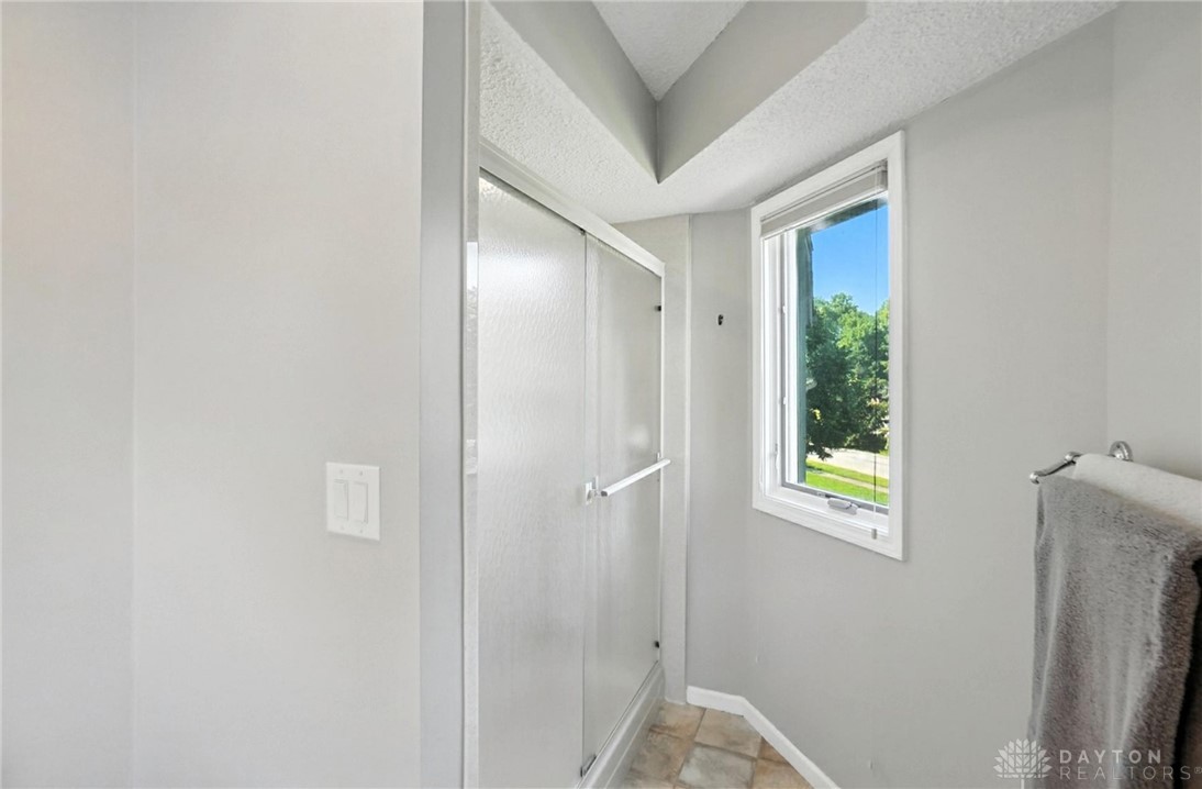 Centerville, Ohio 45459, United States, 4 Bedrooms Bedrooms, ,3 BathroomsBathrooms,Residential,Pending,160117