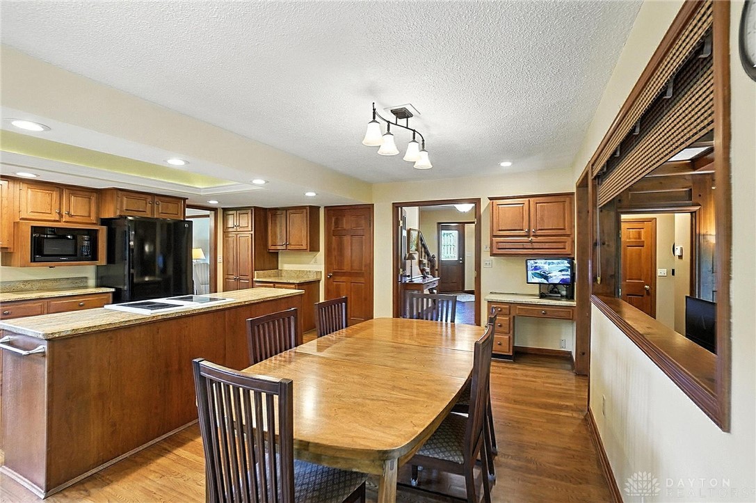 Centerville, Ohio 45459, United States, 4 Bedrooms Bedrooms, ,3 BathroomsBathrooms,Residential,Pending,160117