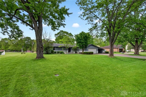 Homes For Sale - 2324 Ivy Crest Drive<br/> Greene County, Bellbrook, OH 45305