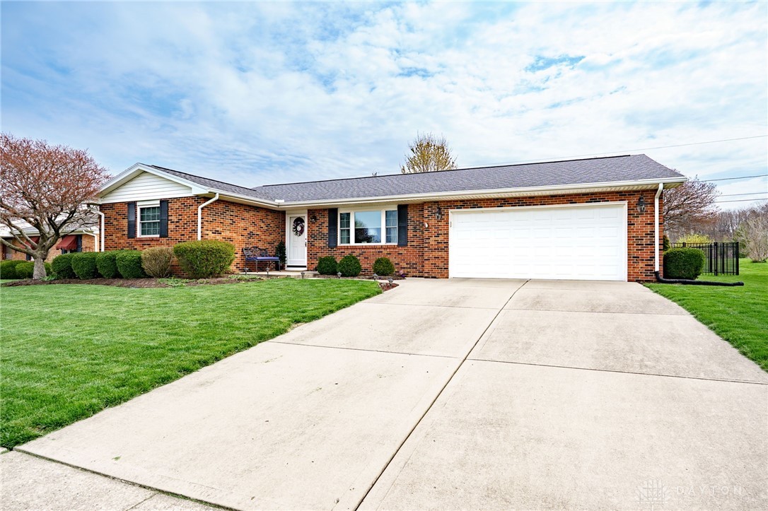 727 Doral Drive, Xenia, Ohio image 2