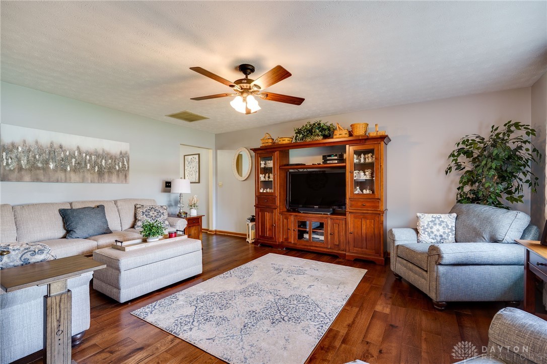 727 Doral Drive, Xenia, Ohio image 8