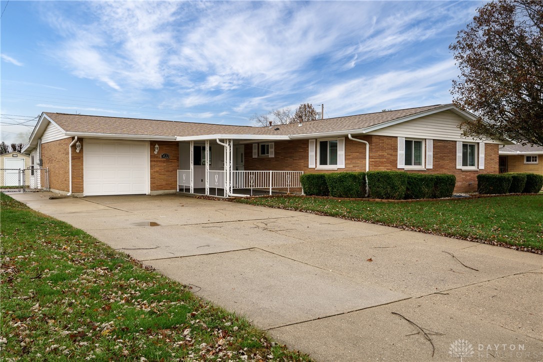 1422 Maplegrove Drive, Fairborn, Ohio image 4