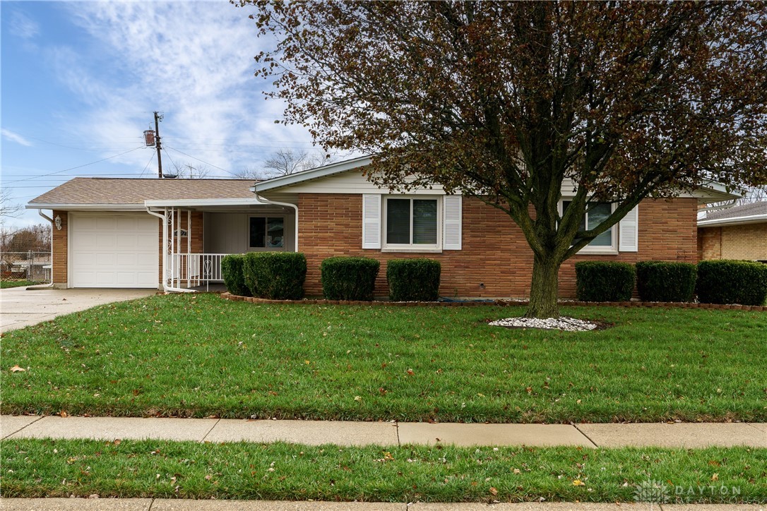 1422 Maplegrove Drive, Fairborn, Ohio image 3