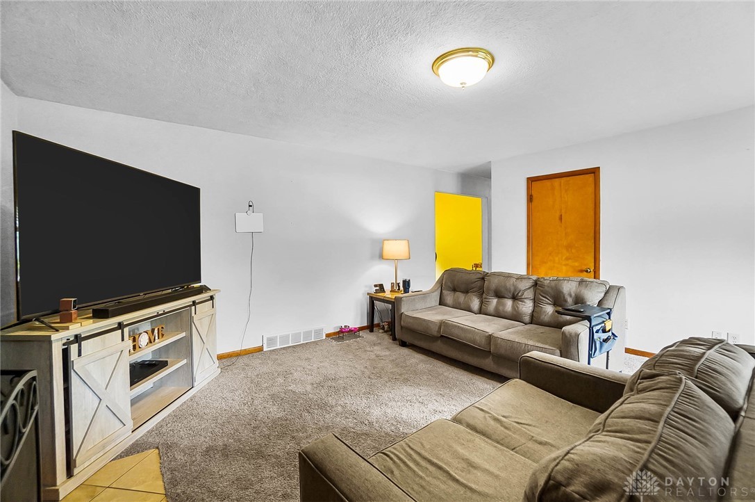 1670 Milner Drive, Beavercreek, Ohio image 4