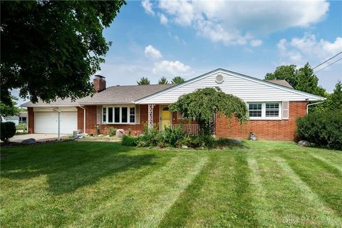 Photo of 1020 Dubois Road, Carlisle, OH 45005 (MLS # 940747)