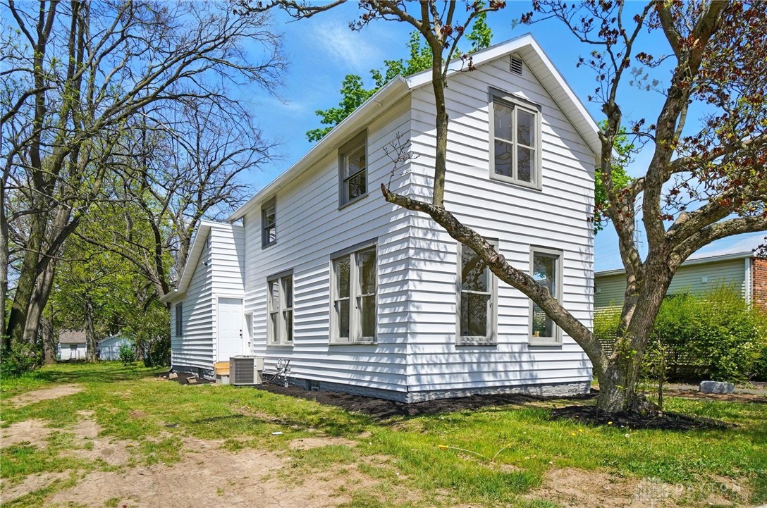 720 W Columbia Street, Springfield, Ohio image 2