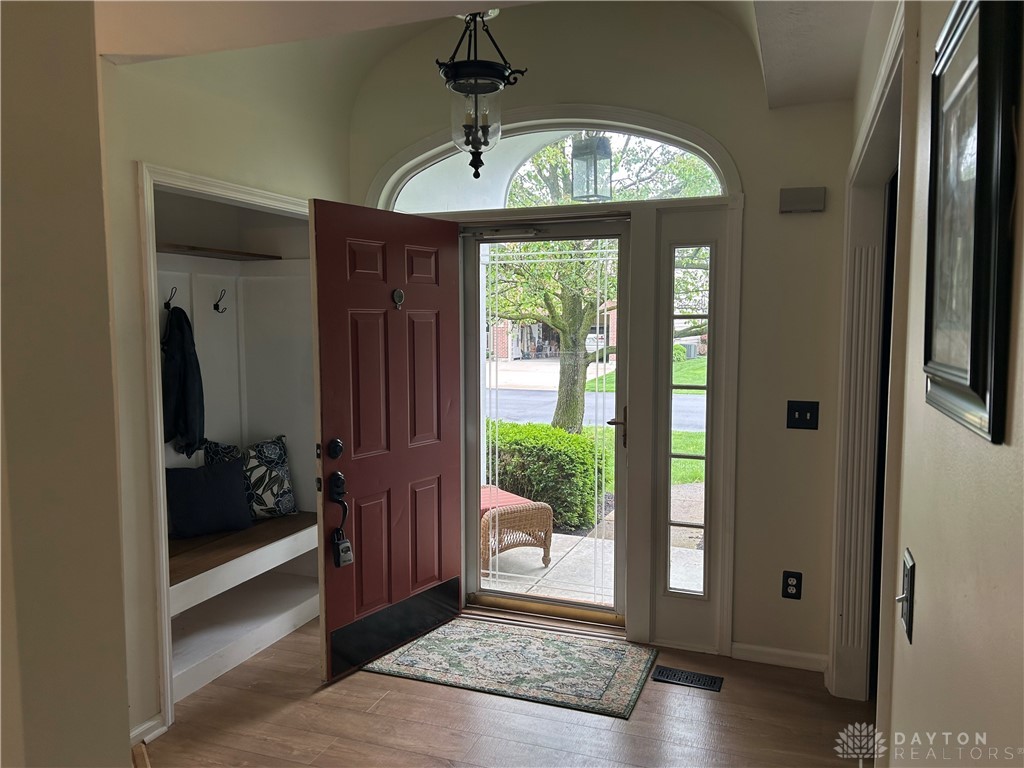 810 Westlake Drive, Troy, Ohio image 5