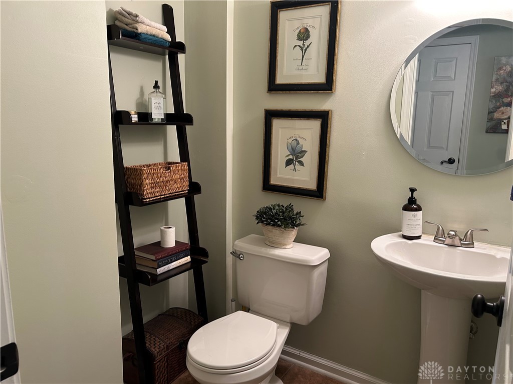 810 Westlake Drive, Troy, Ohio image 27