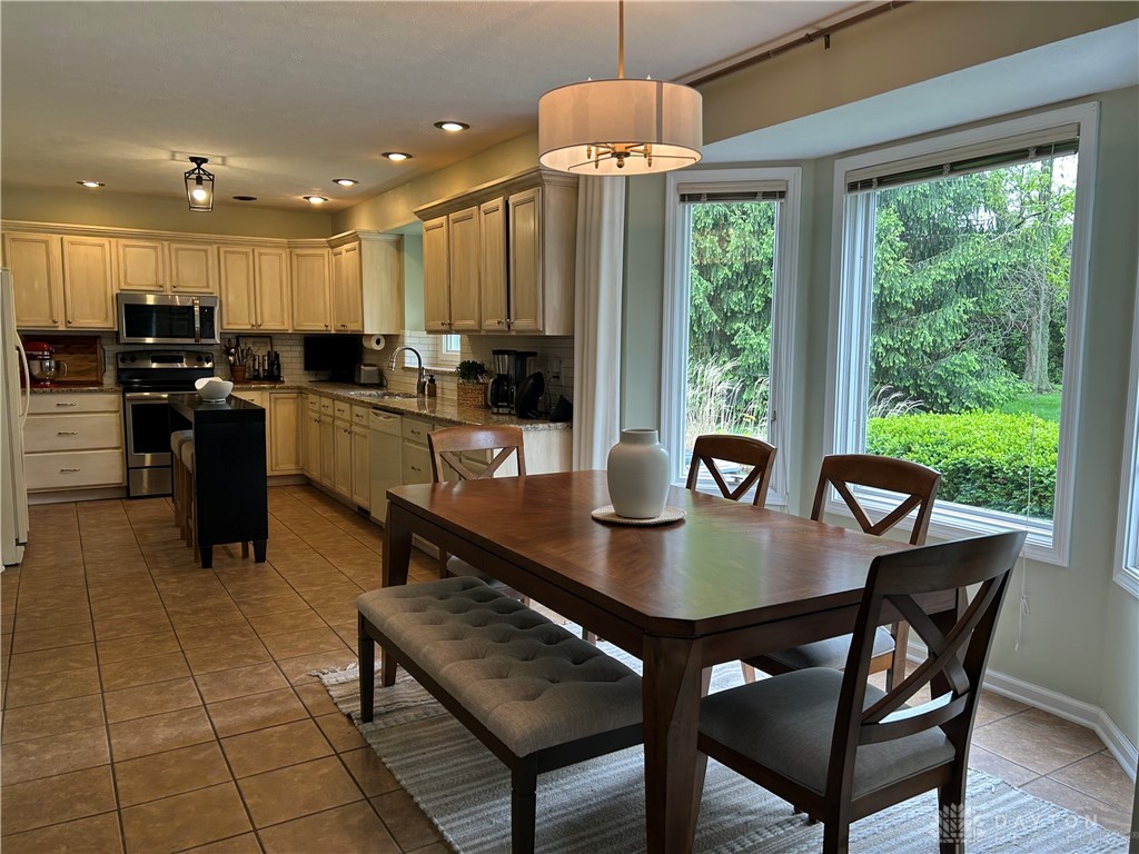 810 Westlake Drive, Troy, Ohio image 14