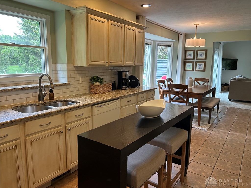810 Westlake Drive, Troy, Ohio image 11