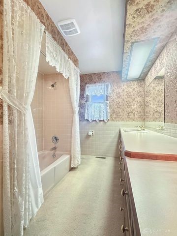 810 N Dugan Road, Urbana, Ohio image 32