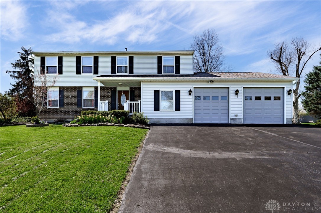 1401 Meadow Moor Drive, Beavercreek, Ohio image 1
