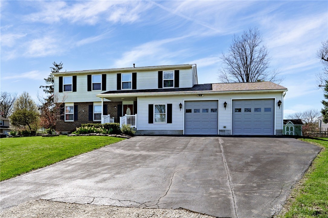 1401 Meadow Moor Drive, Beavercreek, Ohio image 2