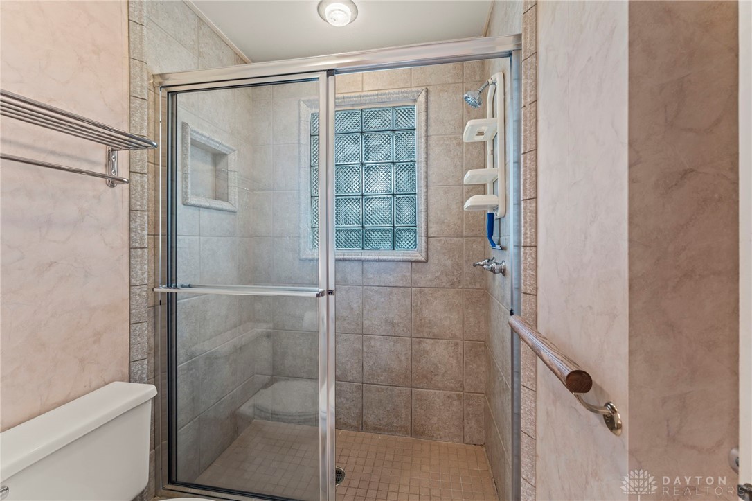 1040 Hillcrest Drive, Troy, Ohio image 24