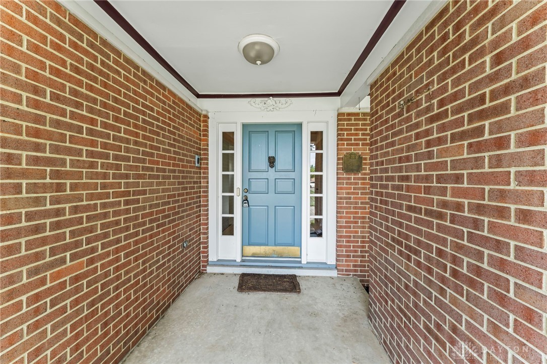 1040 Hillcrest Drive, Troy, Ohio image 6
