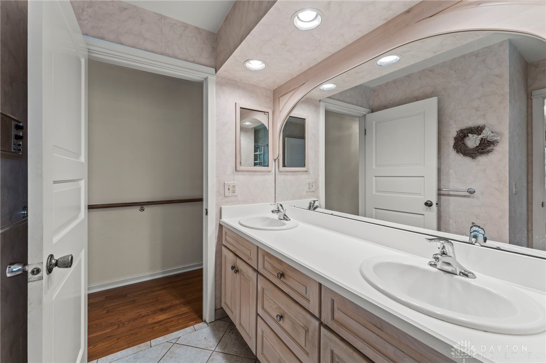 1040 Hillcrest Drive, Troy, Ohio image 25