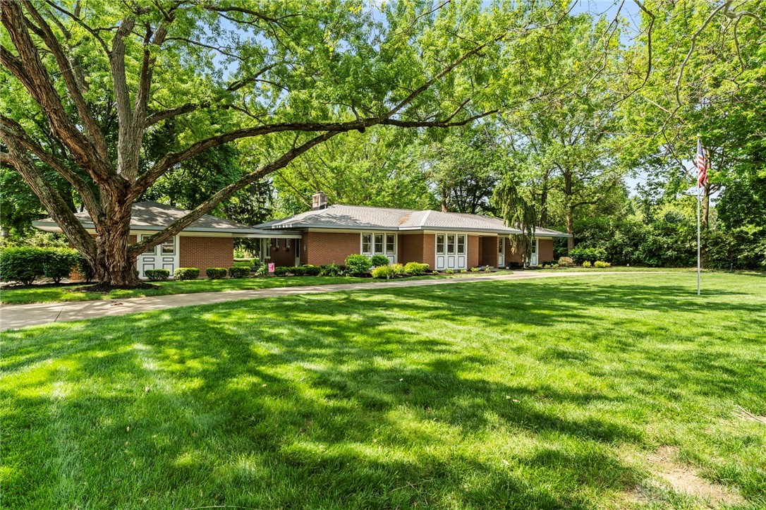 1040 Hillcrest Drive, Troy, Ohio image 2