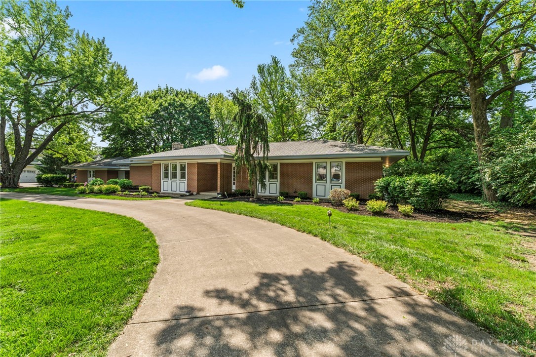 1040 Hillcrest Drive, Troy, Ohio image 4
